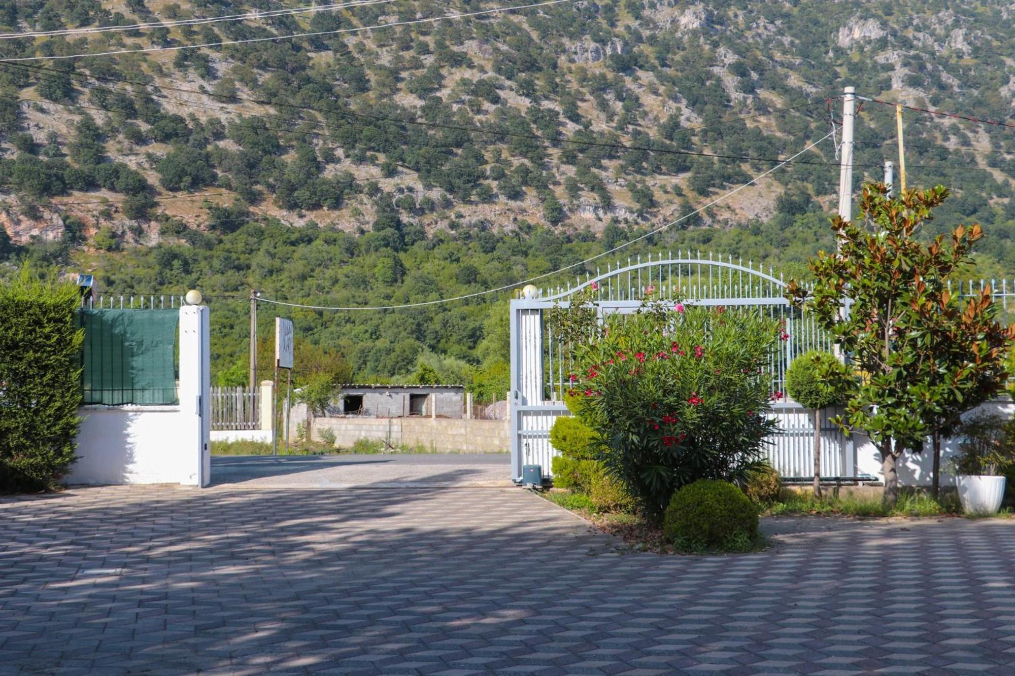 Hotel As Baks-Rrjoll Shkodër Dış mekan fotoğraf