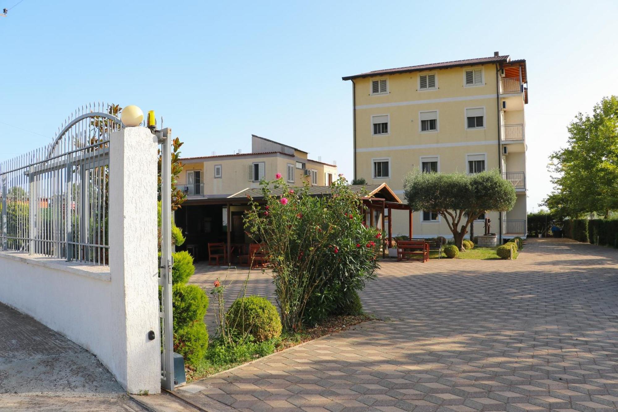 Hotel As Baks-Rrjoll Shkodër Dış mekan fotoğraf